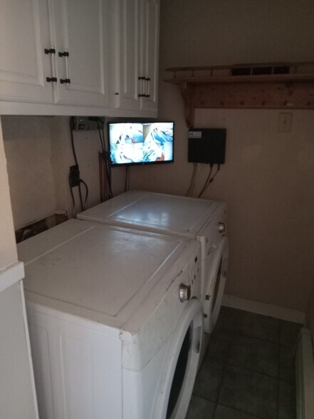 Building Photo - 63 Belmont St