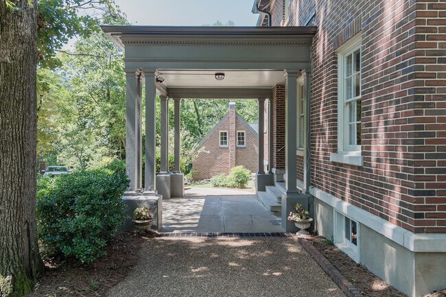 Building Photo - 3124 Overhill Rd