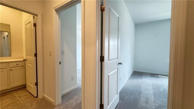 Building Photo - 104 Holt Ln