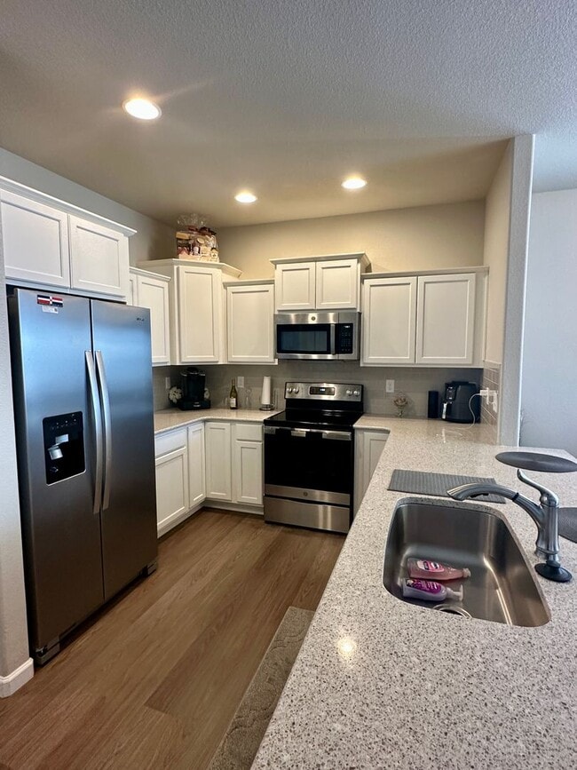 Building Photo - LIKE NEW CHAPEL HEIGHTS TOWNHOME w/ PIKES PEAK VIEWS - Security Deposit Waiver Available