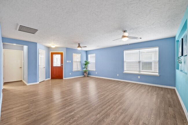 Building Photo - 2715 Skyview Knoll Ct