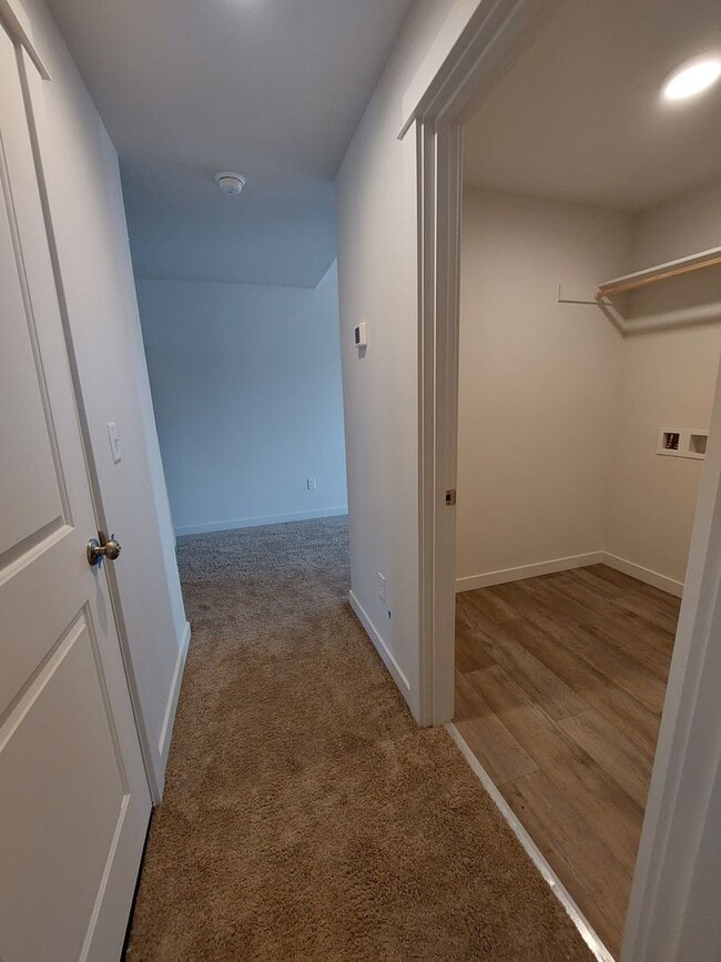 Building Photo - 3 bed 2 bath house