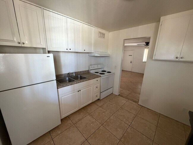 Building Photo - 2 Bedroom 2 Bath Condominium in Great Location