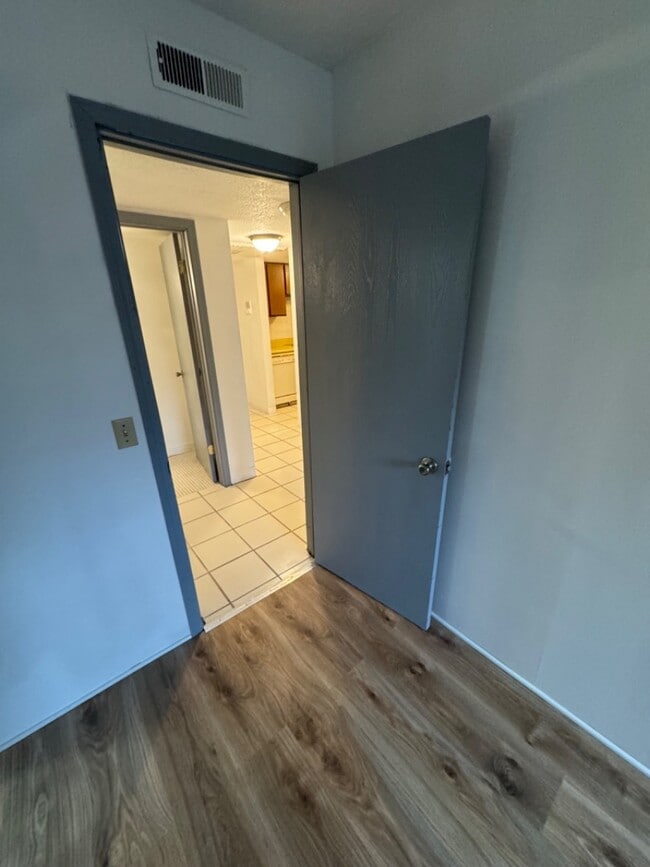 Building Photo - 4 Manor Dr