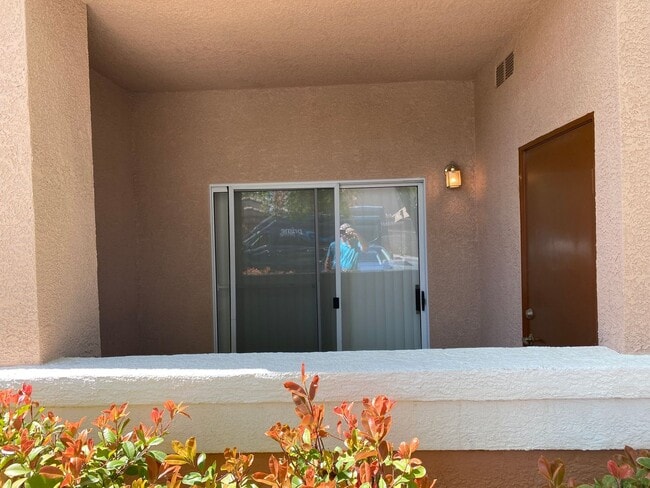 Building Photo - SE!!! Gated!! 2 Bedroom 1st Floor with Bal...