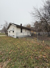 Building Photo - 1652 E Hickory St