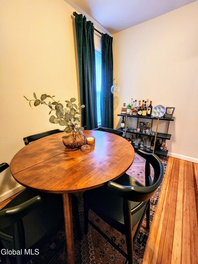 Building Photo - 11 Ingersoll Ave