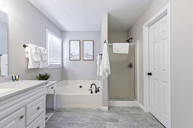 Building Photo - 13 Windfield Dr