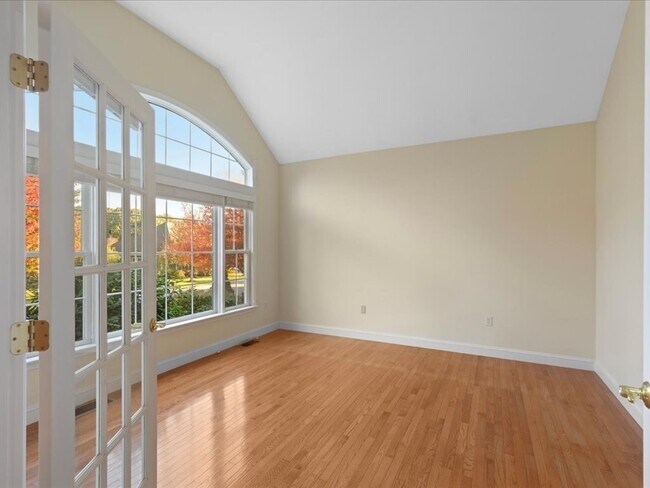 Building Photo - 32 Silver Brook Ln