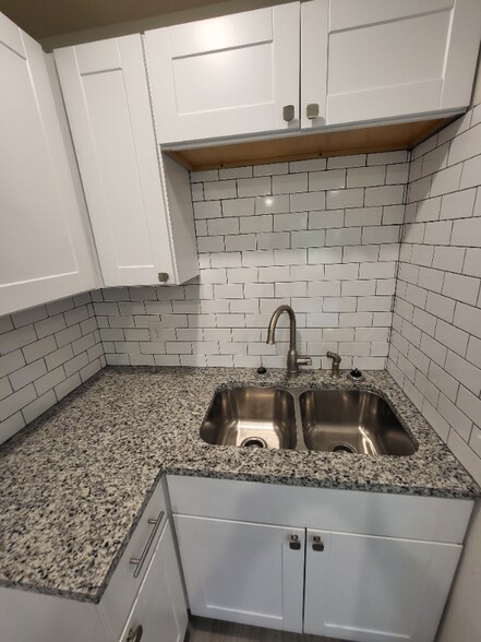 Building Photo - 2417 Castroville Rd