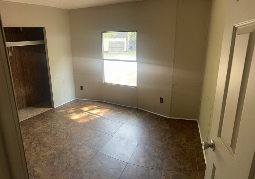 Building Photo - 1370 Yorkshire Ln