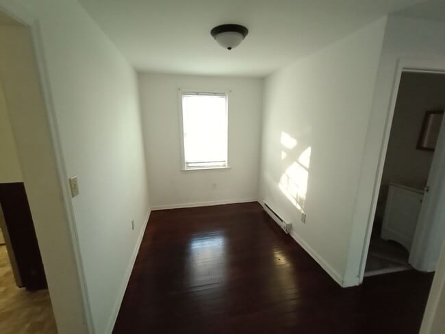 Building Photo - 840 Orville Ave