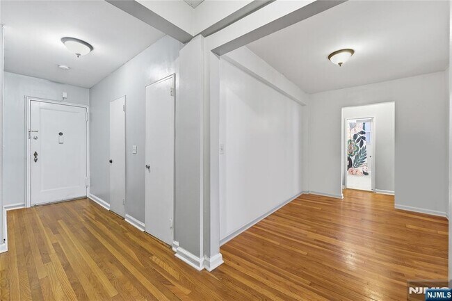 Building Photo - 2520 John F. Kennedy Blvd