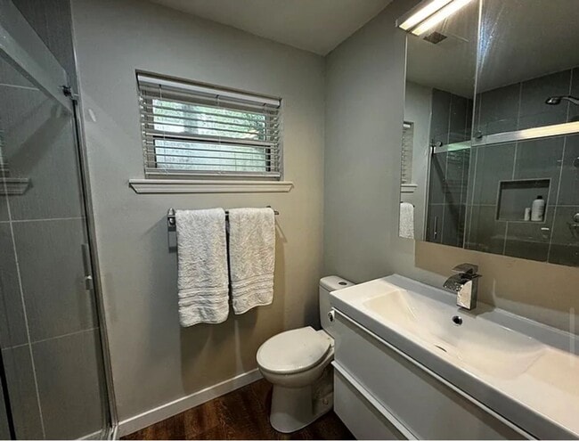 Building Photo - 1739 Creek Ct