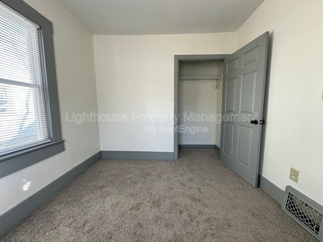 Building Photo - 138 Yale St