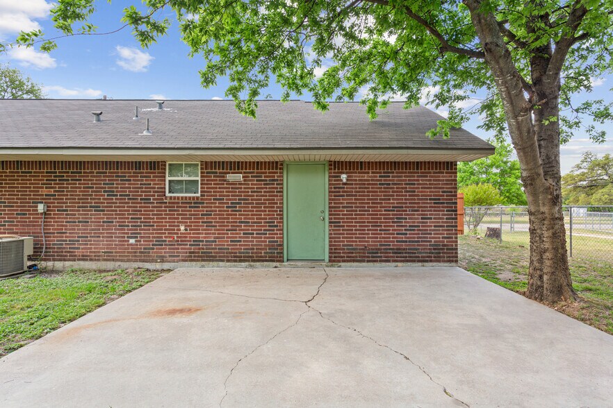 Building Photo - 306 Avenue G