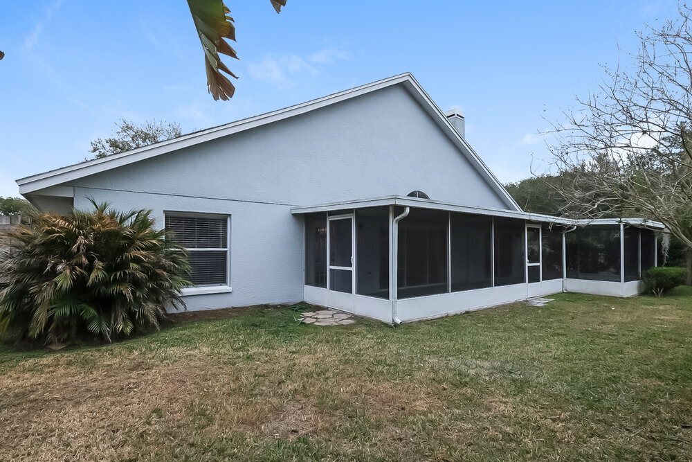 Building Photo - 2002 Alafia Oaks Dr