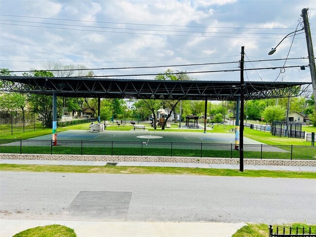 Building Photo - 3229 Tuam St