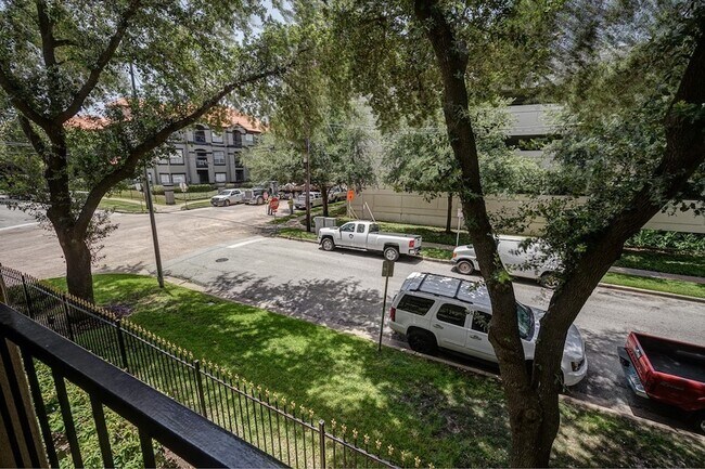 Building Photo - 3231 Allen Pkwy