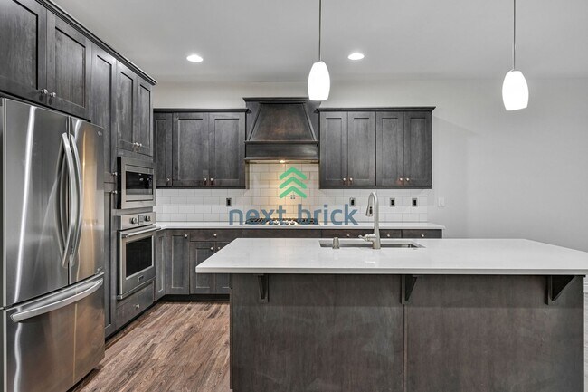 Building Photo - Bothell 5BR 3Bath-on a quiet neighborhood with smart upgrades + EV charging