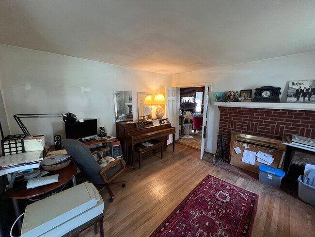 Building Photo - Adorable 2bdrm/1bth Ranch Style Home Conve...