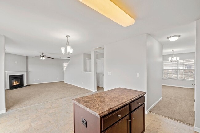 Building Photo - 200 Willow Grv Wy