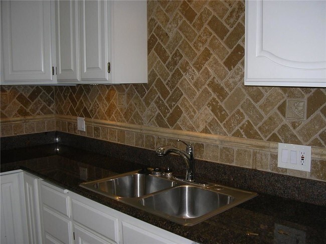 Building Photo - 3208 Cole Ave