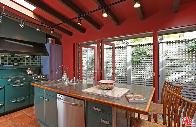 Building Photo - 2673 Mandeville Canyon Rd
