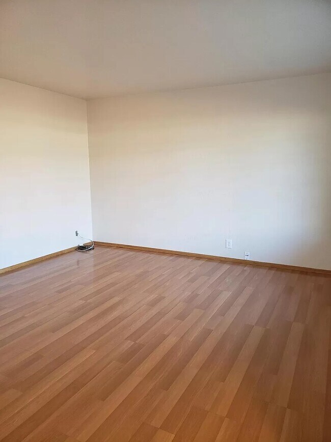 Building Photo - 488 April Way