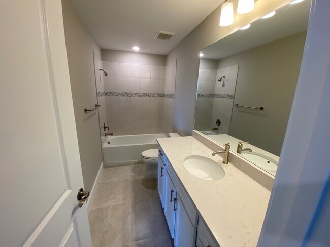 Building Photo - 6248 Baywood Ct