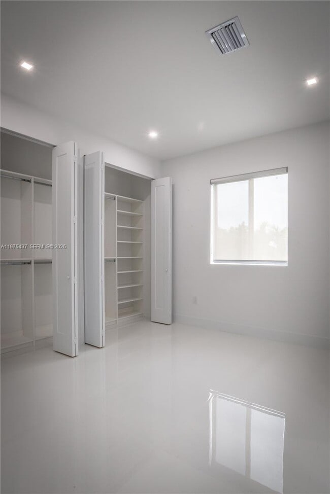 Building Photo - 3107 SW 26th St