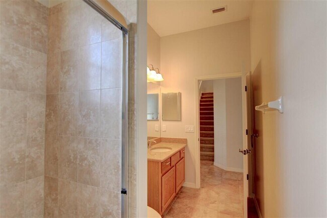Building Photo - 1185 Dromin Ln