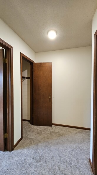 Building Photo - 680 Wildwood Dr