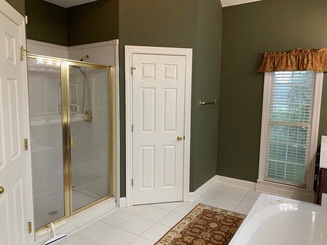 Master Bath - 208 Thoreau Ct