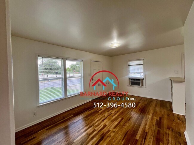 Building Photo - Available: Charming 2 Bedroom 1 Bath with ...
