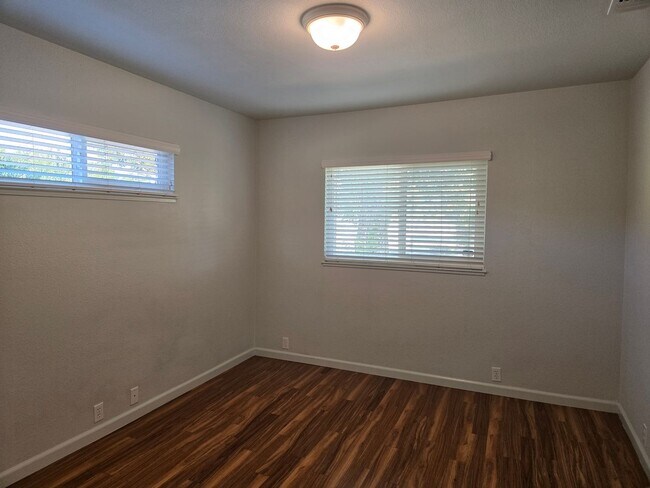 Building Photo - 5437 Griffin Rd