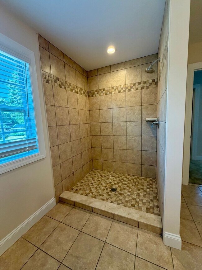 Building Photo - 497 Carnation Dr