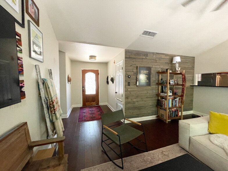 Building Photo - 7018 Crosswood Dr