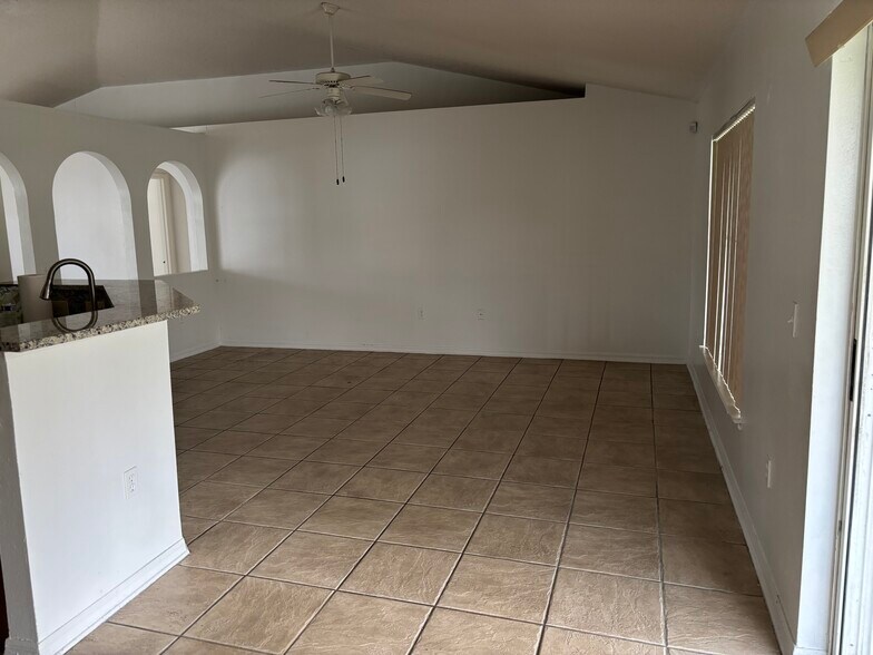 Building Photo - 305 Cocoa Ct