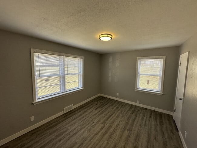 Building Photo - 9300 Ardmore Dr