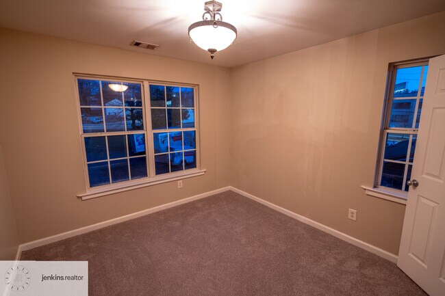 Building Photo - 1188 Ira St SW