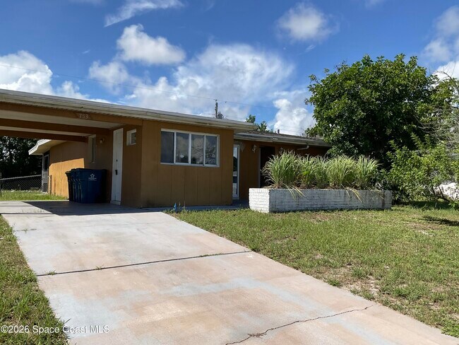 Building Photo - 753 Bianca Dr NE