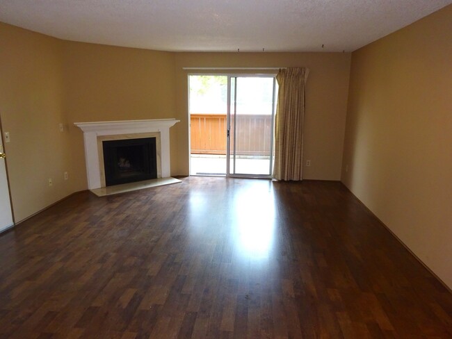 Building Photo - Charming 1 Bedroom 1 Bath First Floor Cond...