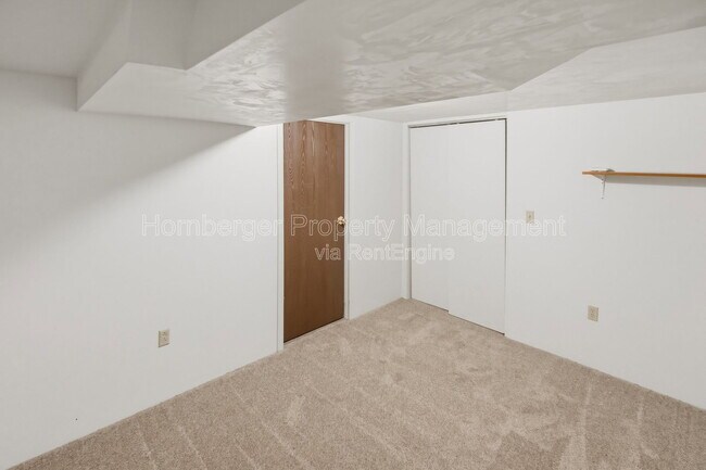 Building Photo - 612 E Walton Ave