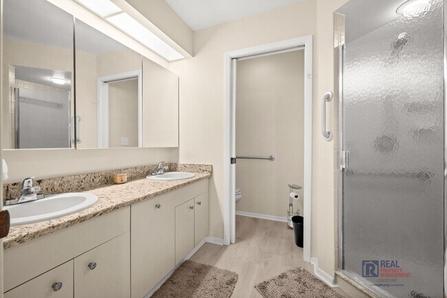 Building Photo - Charming 2BR/2BA Sarasota Retreat Near UTC - Annual Lease