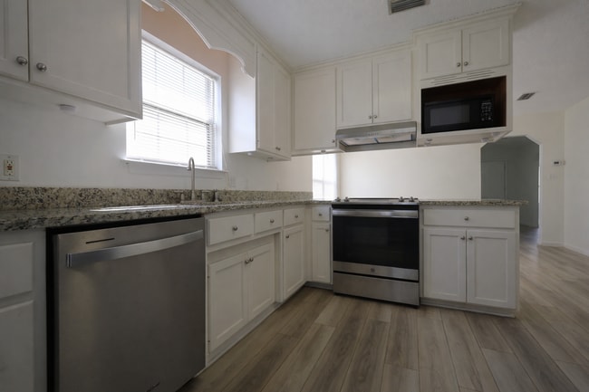 Building Photo - 3063 Schroer Dr