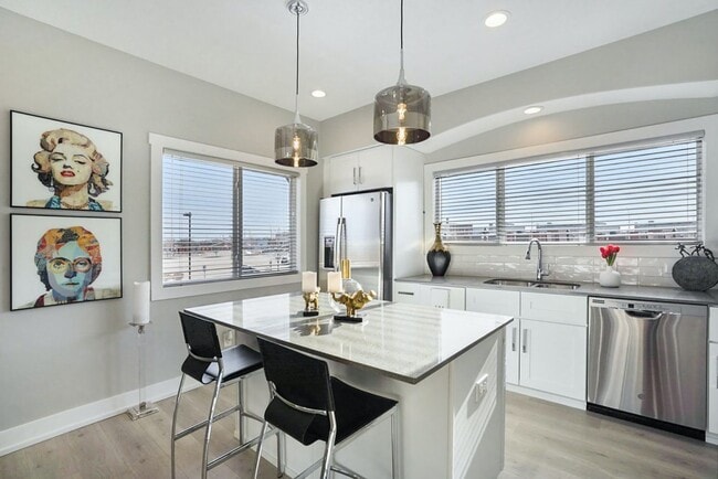 Building Photo - Downtown Muskegon Townhome