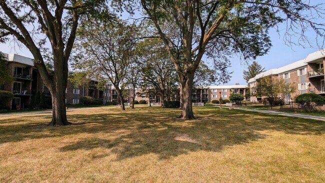 Building Photo - 1505 N Windsor Dr