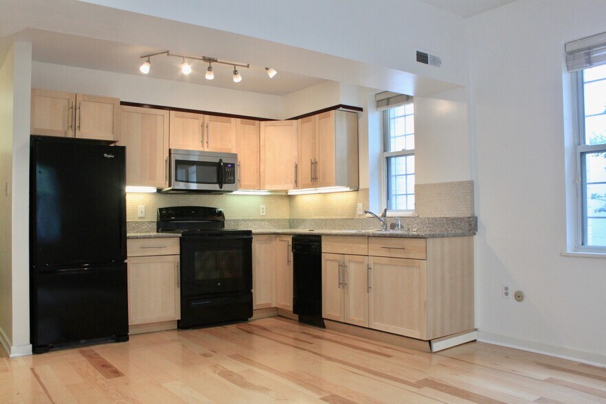 Building Photo - 2114 N St NW