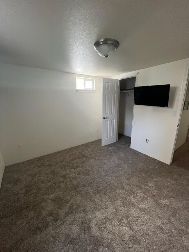 Building Photo - 4 Bedroom 2 Bath House on Prospect - Pet-Friendly!